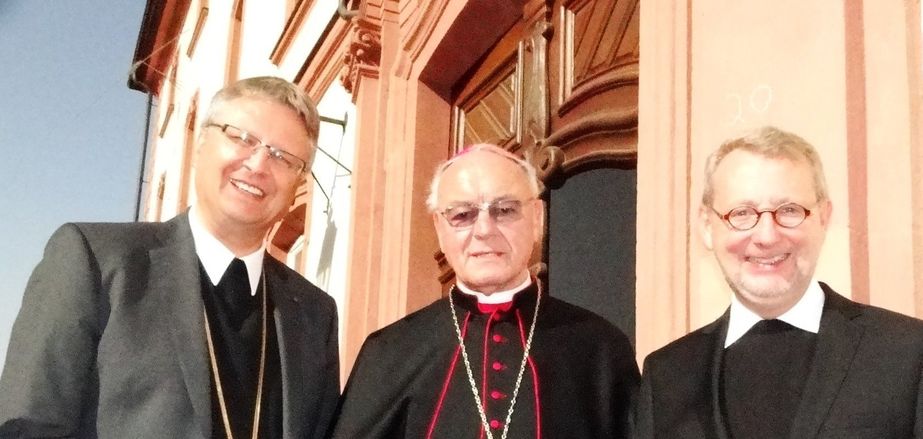 v. l.: Rektor Prof. Dr. Christoph Müller, Bischof Heinz Josef Algermissen, Prof. Dr. Bernd Dennemarck